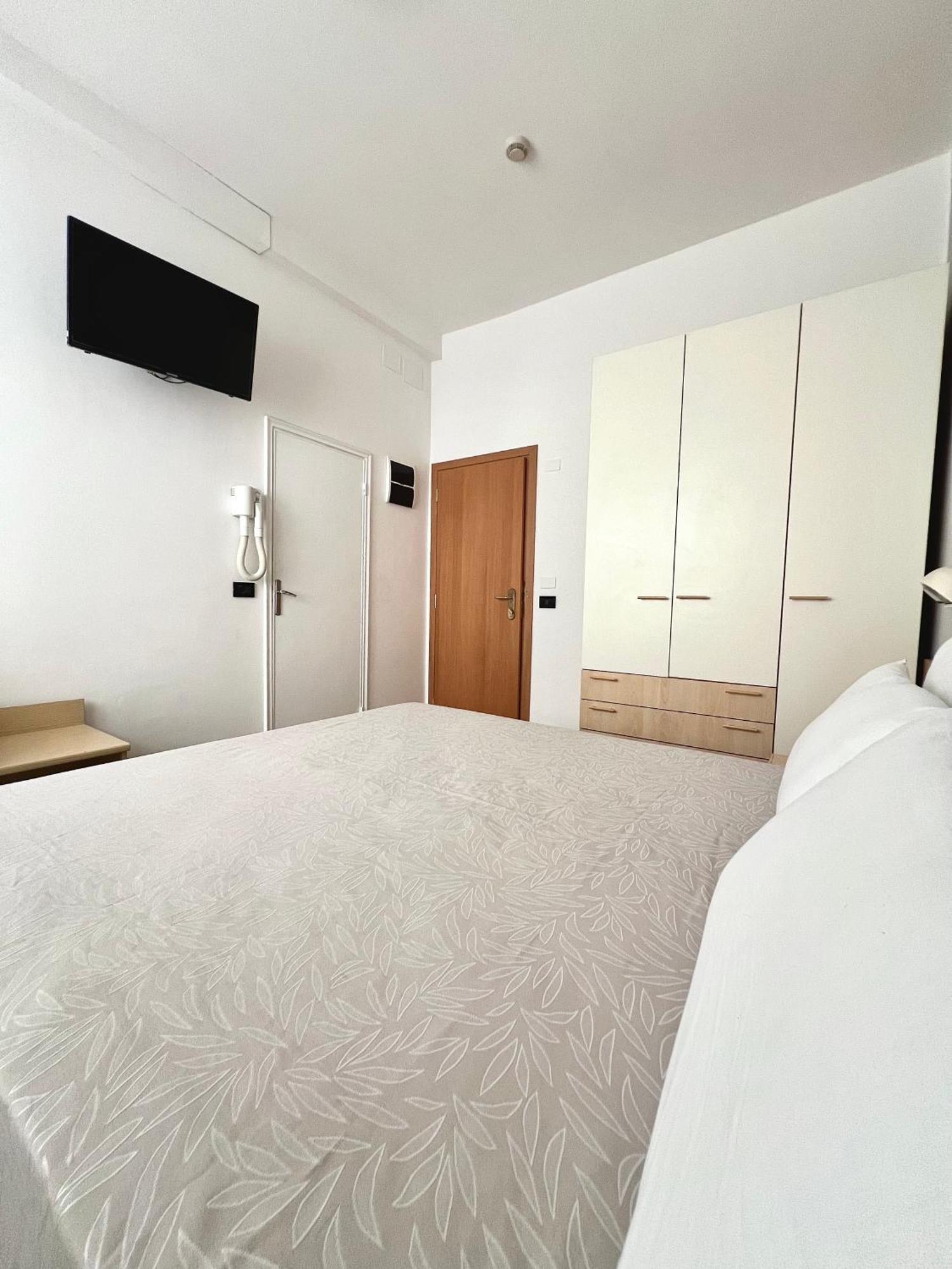 Hotel B&B Ardea Римини Экстерьер фото